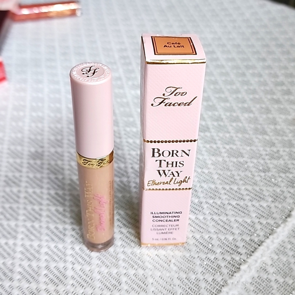 Too Faced Born This Way Ethereal Light Illuminating Smoothing Concealer